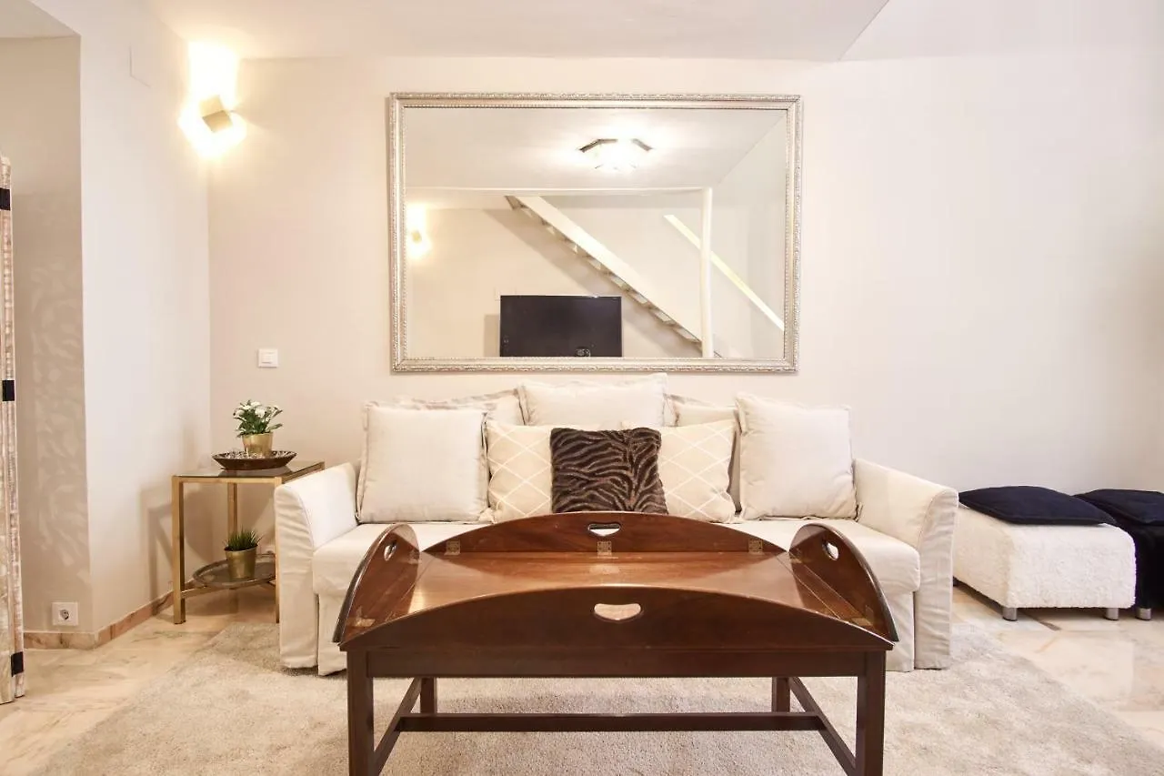Apartamento Pajaritos Palace by Valcambre Sevilla España